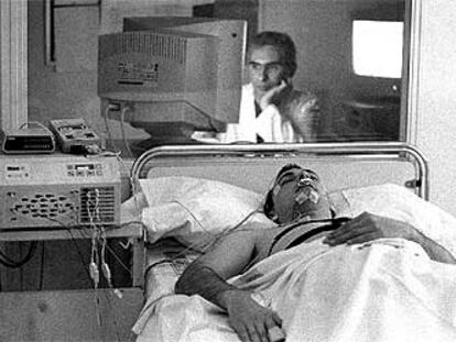 Cuando se producen ronquidos hay que descartar una apnea. Prueba en la unidad del sueño del hospital Clínico de Madrid.