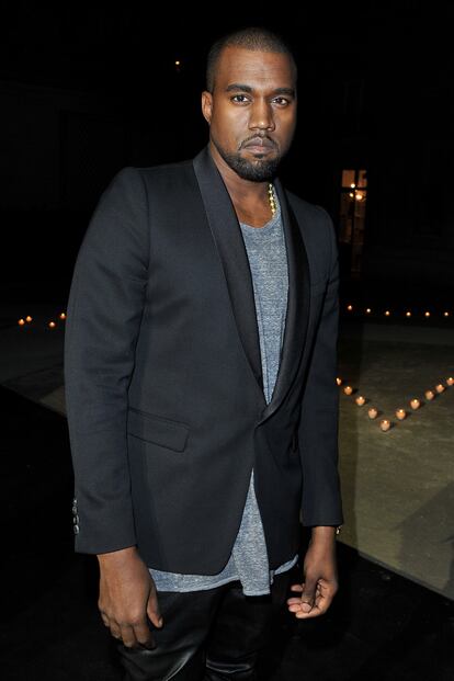 Kanye West no desfila este año pero no se pierde una fiesta.