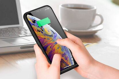 Sin duda la funda con más capacidad, superando los 6000mAh, y ofreciendo suficiente energía para tener el iPhone XS o X encendido durante dos o tres días. También cuenta con cuatro LED indicadores de carga.