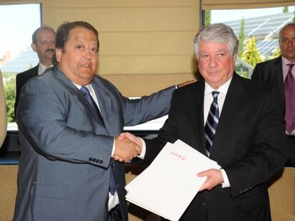 Alfonso Tezanos, presidente de CECOMA, y Arturo Fern&aacute;ndez, presidente de CEIM, en junio de 2011.