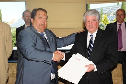 Alfonso Tezanos, presidente de CECOMA, y Arturo Fern&aacute;ndez, presidente de CEIM, en junio de 2011.