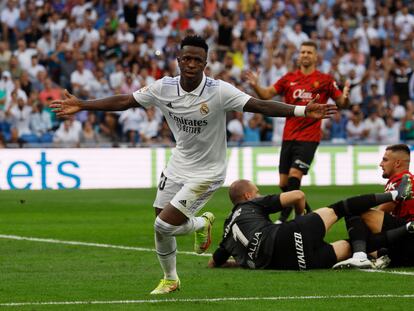 Soccer Football - LaLiga - Real Madrid v RCD Mallorca - Santiago Bernabeu, Madrid, Spain - September 11, 2022 Real Madrid's Vinicius Junior celebrates scoring their second goal REUTERS/Susana Vera