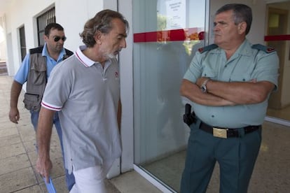 Francisco Correa entrando en los juzgados de San Roque (Cádiz).