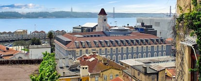 Panorámica de edificio de viviendas en Lisboa.