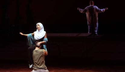 Un ensayo de 'Dentro de la tierra', en el Teatro Valle-Inclán, el pasado martes.