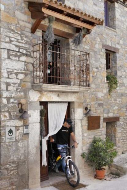 Entrada del hotel El Caserío de Fatas.