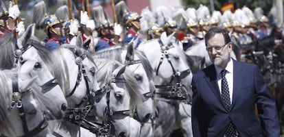 Mariano Rajoy, este lunes, en el cuartel el Rey de la Guardia Real.