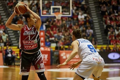 La base española Nuria Martínez, durante un partido con el Spar Citylift Girona.