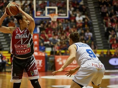 La base española Nuria Martínez, durante un partido con el Spar Citylift Girona.