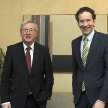 El primer ministro luxemburgués y presidente del Eurogrupo, Jean-Claude Juncker, junto al ministro de Finanzas holandés, Jeroen Dijsselbloem.