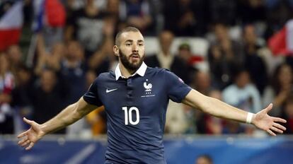 Benzema con la selección francesa.
