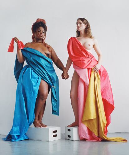 La pareja Jari Jones (izquierda), <a href="https://www.instagram.com/iamjarijones/" target="_blank">@iamjarijones</a>, y Corey Daniella Kempster, <a href="https://www.instagram.com/corey_meets_world/" target="_blank">@corey_meets_world</a>. La primera es modelo y actriz, y la segunda trabaja en la protección de personas transexuales en Nueva York.<br>Maquillaje de <a href="https://www.instagram.com/agussuga_mua/" target="_blank">@agussuga_mua</a>.