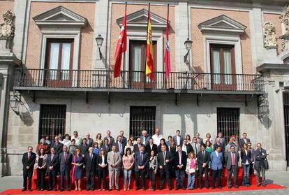 Lissavetzky presenta a su equipo en la plaza de la Villa.