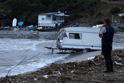 Daños causados en un camping en Tsarevo (Bulgaria), este miércoles. 