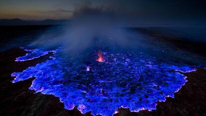 Em algumas ocasi&otilde;es, no Dallol, o sulfeto entra em combust&atilde;o e produz uma chama azul vis&iacute;vel &agrave; noite.