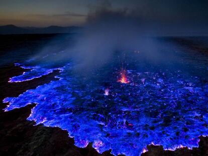 Em algumas ocasi&otilde;es, no Dallol, o sulfeto entra em combust&atilde;o e produz uma chama azul vis&iacute;vel &agrave; noite.