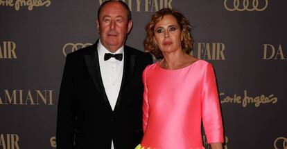 Luis Miguel Rodríguez y Agatha Ruiz de la Prada, en la fiesta de 'Vanity Fair', en Madrid, el pasado noviembre.