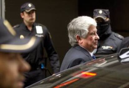 El vicpresidente de la CEOE, Arturo Fernández, a su salida de la Audiencia Nacional, en Madrid. EFE/Archivo