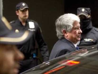 El vicpresidente de la CEOE, Arturo Fernández, a su salida de la Audiencia Nacional, en Madrid. EFE/Archivo