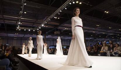 Desfile de vestidos de novia durante la anterior edición de 1001 Bodas.