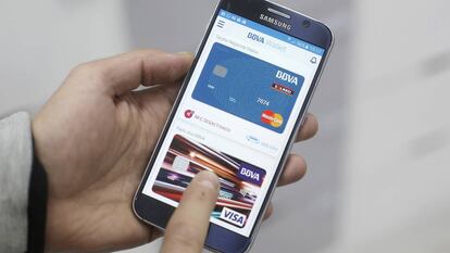 Aplicación de pagos con tarjeta a través del teléfono móvil.