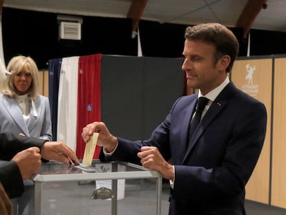 El presidente Macron y su mujer, Brigitte, se disponían a votar en un colegio de Le Touquet este domingo.