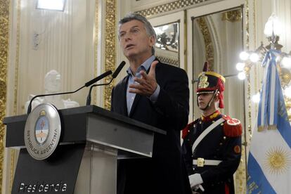 Mauricio Macri presenta en la Casa Rosada un plan de apoyo a la construcción, el 3 de abril.