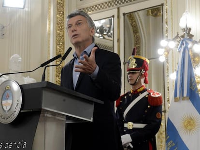  Mauricio Macri presenta en la Casa Rosada un plan de apoyo a la construcci&oacute;n, el 3 de abril.