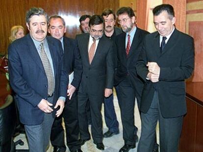 Romero, Pastrana, Calvo, Gracia y Ruiz, ayer, en el Parlamento.