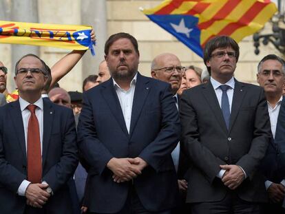 Autoridades catalãs em protesto contra a violência policial