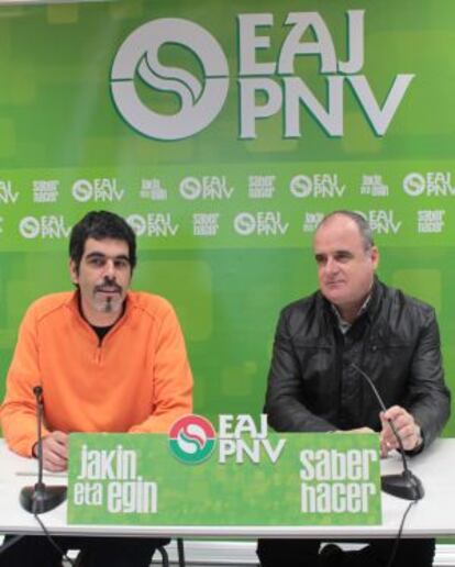 El portavoz del PNV en San Sebastián, Eneko Goia, y el líder de los 'jeltzales' en Gipuzkoa, Joseba Egibar, ayer.