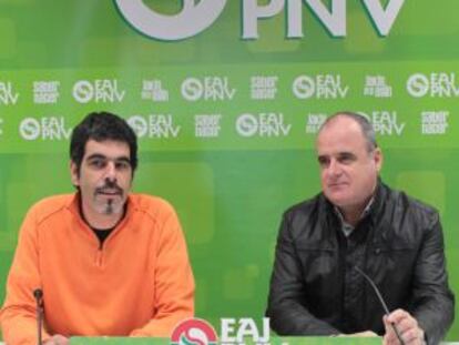 El portavoz del PNV en San Sebastián, Eneko Goia, y el líder de los 'jeltzales' en Gipuzkoa, Joseba Egibar, ayer.