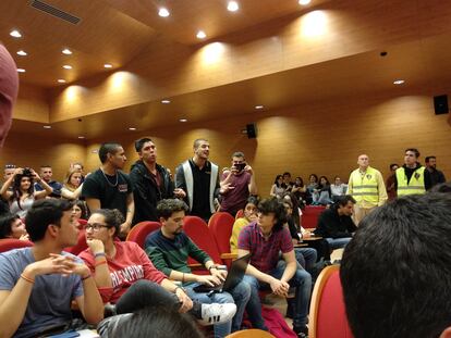 04/03/2020 Un grupo de jóvenes pertenecientes al colectivo Frente Obrero increpa al vicepresidente segundo del Gobierno, Pablo Iglesias, en la Universidad Complutense, al grito de 'fuera vende obreros de la universidad'
POLITICA