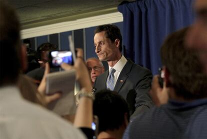 Anthony Weiner, en la rueda de prensa en la que ha asegurado que no va a dimitir por haber mandado fotos suyas subidas de tono por Internet.