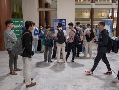 Encuentro de jóvenes ingenieros celebrado en la Escuela Superior de Ingeniería de la Universidad de Sevilla.