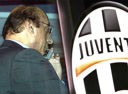 La justicia italiana dictamina el descenso a la Serie B del Juventus, que además iniciará el campeonato con 30 puntos negativos. Del mismo modo, Fiorentina, Lazio y Milan también reciben sendos castigos.