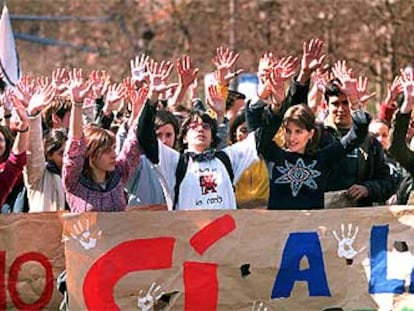 Los estudiantes, manifestándose en la Diagonal de Barcelona.
