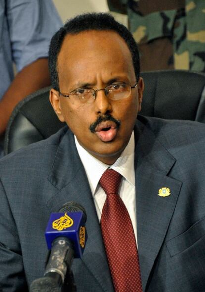 El jefe de Gobierno somalí, en una rueda de prensa en Mogadiscio el 4 de abril de 2011