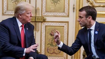 Donald Trump, a la izquierda, junto al presidente francés, Emanuel Macron, en 2018 en París. 