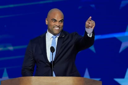 El congresista Colin Allred habla en su intervención en la Convención Nacional Demócrata, en agosto.