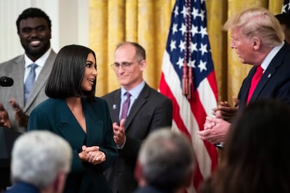 Kim Kardashian y Donald J. Trump, en la Casa Blanca, en un evento para dar segundas oportunidades a los ciudadanos que han pasado por prisión, en junio de 2019.