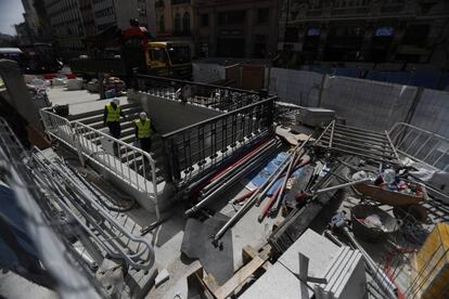 La estación de metro de Sevilla, cerrada por las obras de renovación.