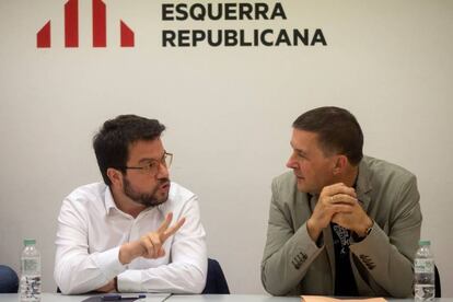 El vicepresidente de la Generalitat, Pere Aragonès, y el coordinador general de Bildu, Arnaldo Otegi.