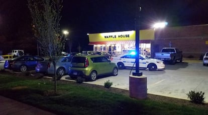 Entrada del restaurante atacado por el tirador. La foto es de la Policía Metropolitana de Nashville.