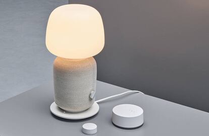 Lámpara de mesa con altavoz inalámbrico diseñada en colaboración con la empresa Sonos que Ikea comercializará a partir del próximo mes de agosto.
