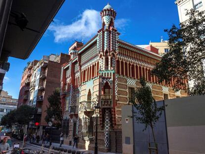Fachada de la Casa Vicens de Gaudí que abrirá sus puertas el 16 de noviembre.