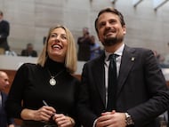 La presidenta en funciones de Extremadura, María Guardiola (i) junto al secretario general del PP en Extremadura, Abel Bautista (d), durante la sesión constitutiva de la XII Legislatura de la Asamblea de Extremadura, a 20 de enero de 2026, en Mérida, Badajoz, Extremadura (España). La Asamblea de Extremadura ha arrancado este martes, 20 de enero, con un minuto de silencio en memoria de las víctimas del accidente ferroviario ocurrido este pasado domingo en la localidad cordobesa de Adamuz.
20 ENERO 2026
Jorge Armestar / Europa Press
20/01/2026