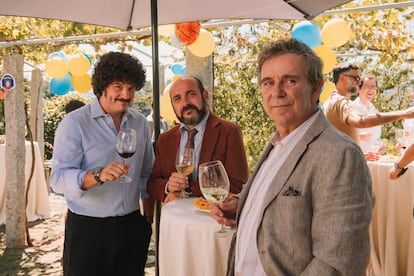 Desde la izquierda, Xosé A. Touriñán, Federico Pérez Rey y Miguel de Lira, en 'Cuñados', de Toño López (2021).