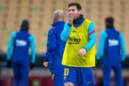 Leo Messi, en el calentamiento con el Barça previo a la final de la Supercopa de España, en La Cartuja (Sevilla).