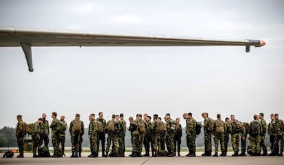 Soldados holandeses, de camino a Noruega para participar en el ejercicio de la OTAN Trident Juncture 2018.